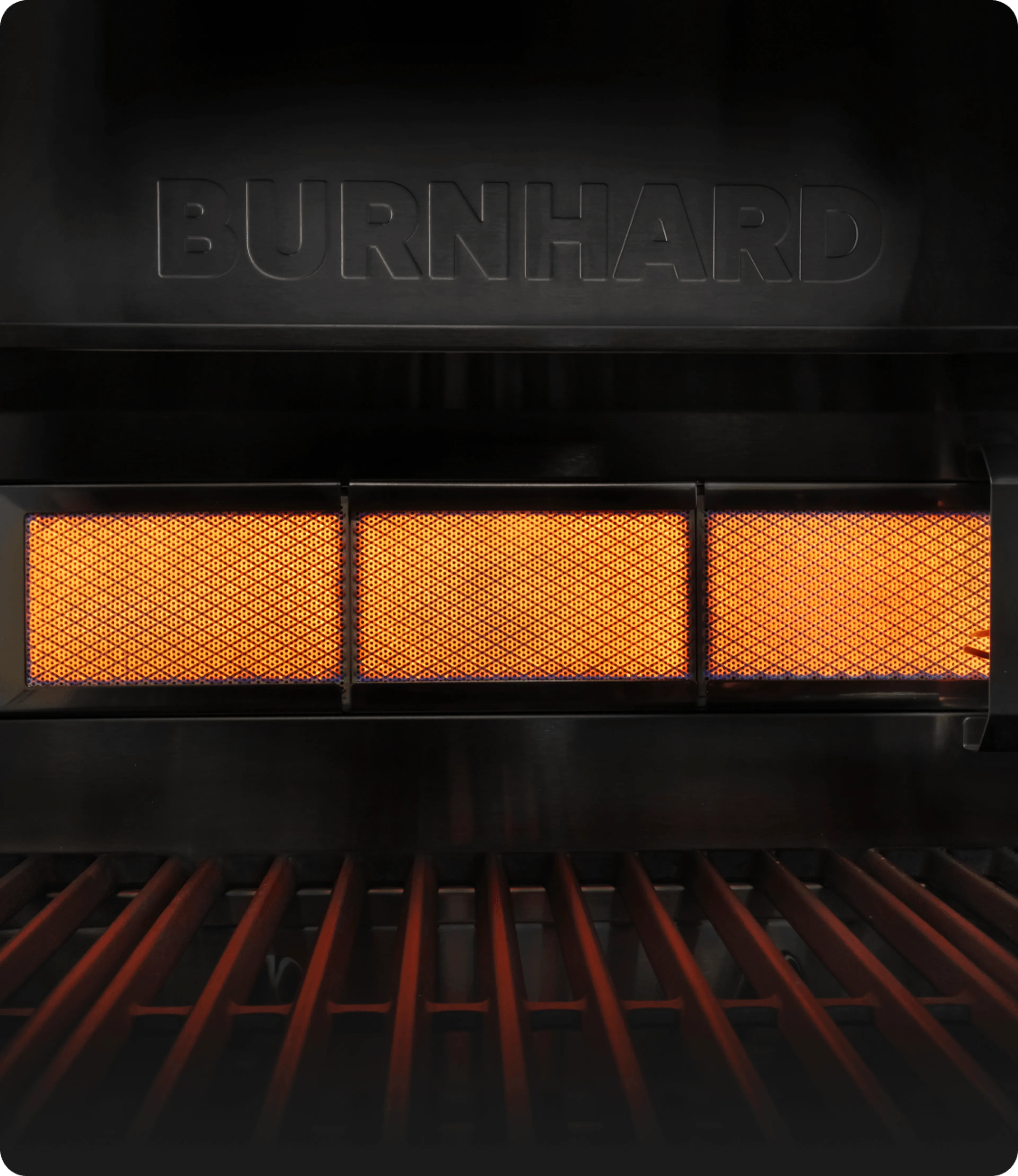 Infrarot-Keramik Heckbrenner im Gasgrill FRED mit durchgehender Infrarotfläche für gleichmäßige Hitze von hinten