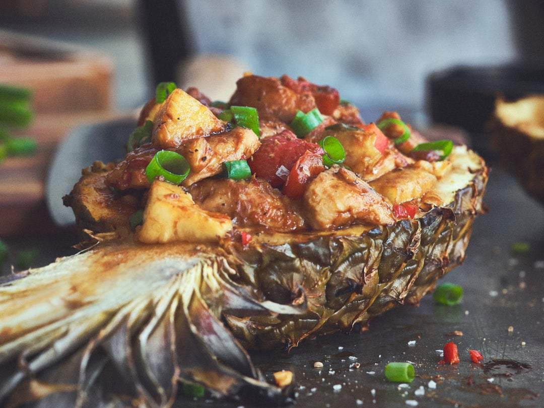 Ananas grillen: gevuld met Teriyaki-kip