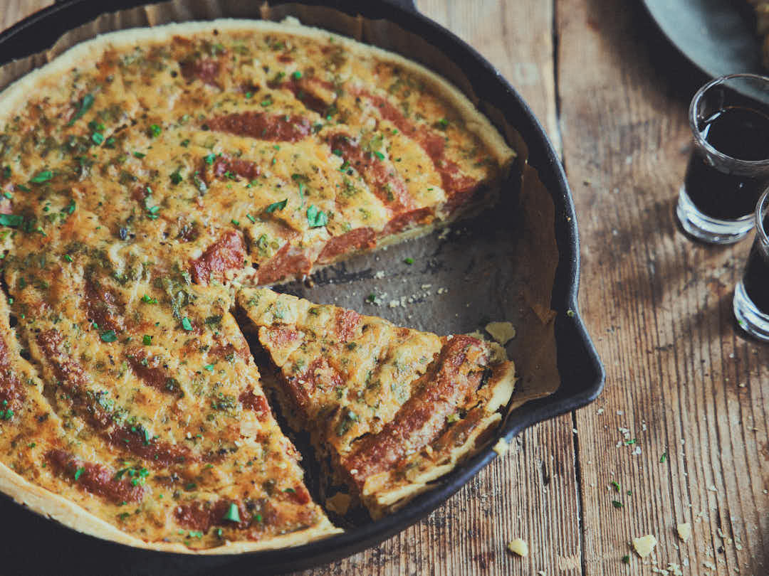 Herzhafter Kuchen mit Bratwurst | BURNHARD