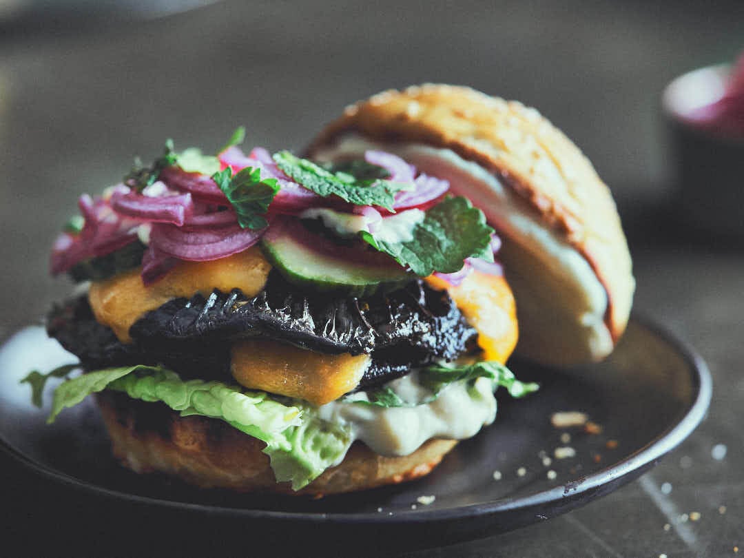 Portobello Burger met snelle augurken