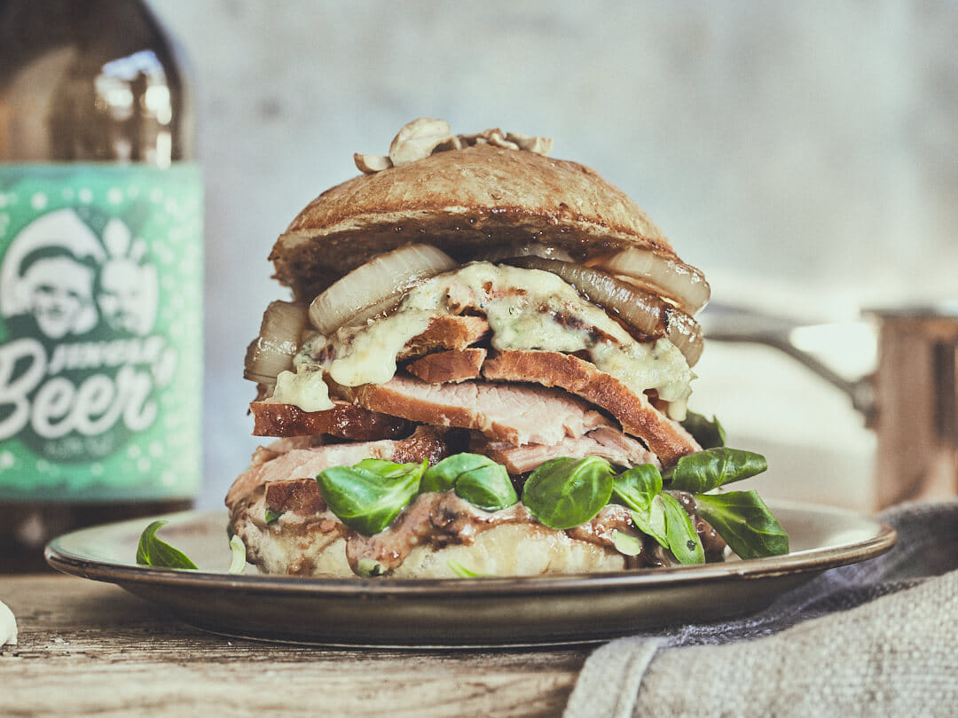 Kassler Burger mit Malzbier-Zwiebeln