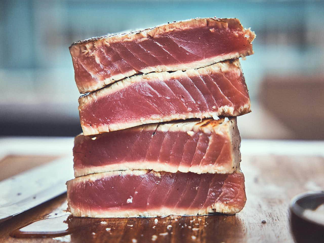 Gegrilde tonijnsteaks