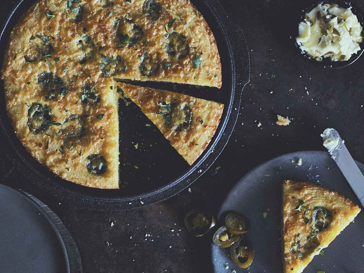 Maïsbrood met jalapeño-boter