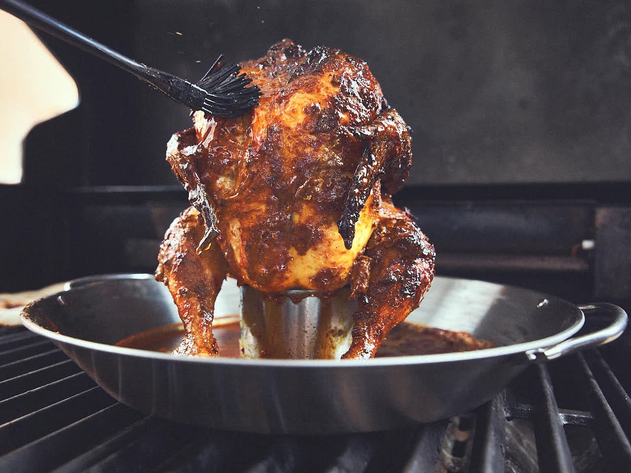Tandoori kip van de gasbarbecue.