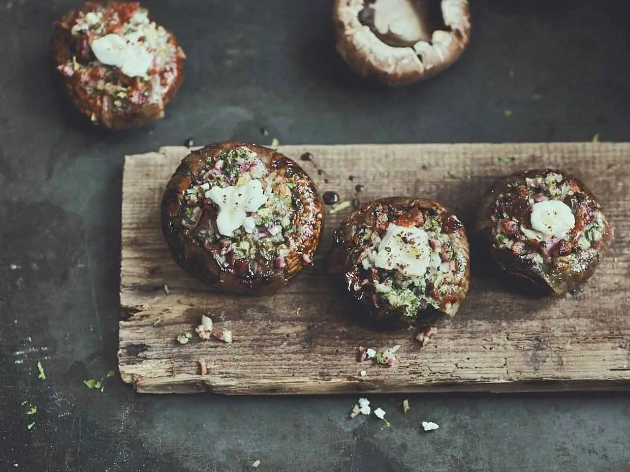 Glasierte und gefüllte BBQ Portobello Pilze