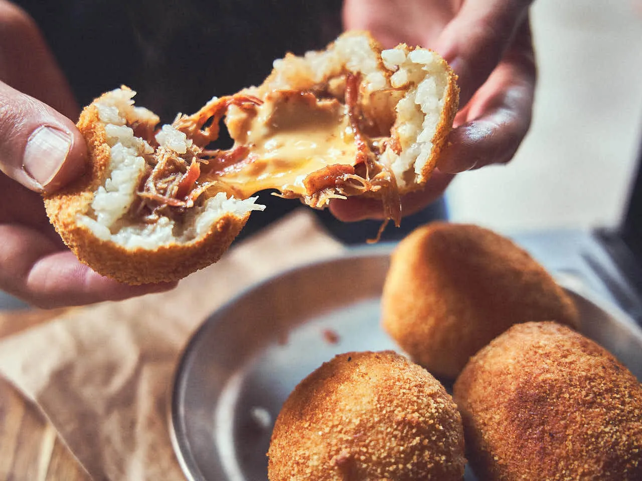 Arancini mit Pulled Pork und Cheddar