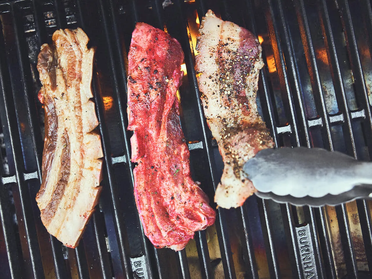 Buikvlees grillen - knapperige buikspek reepjes