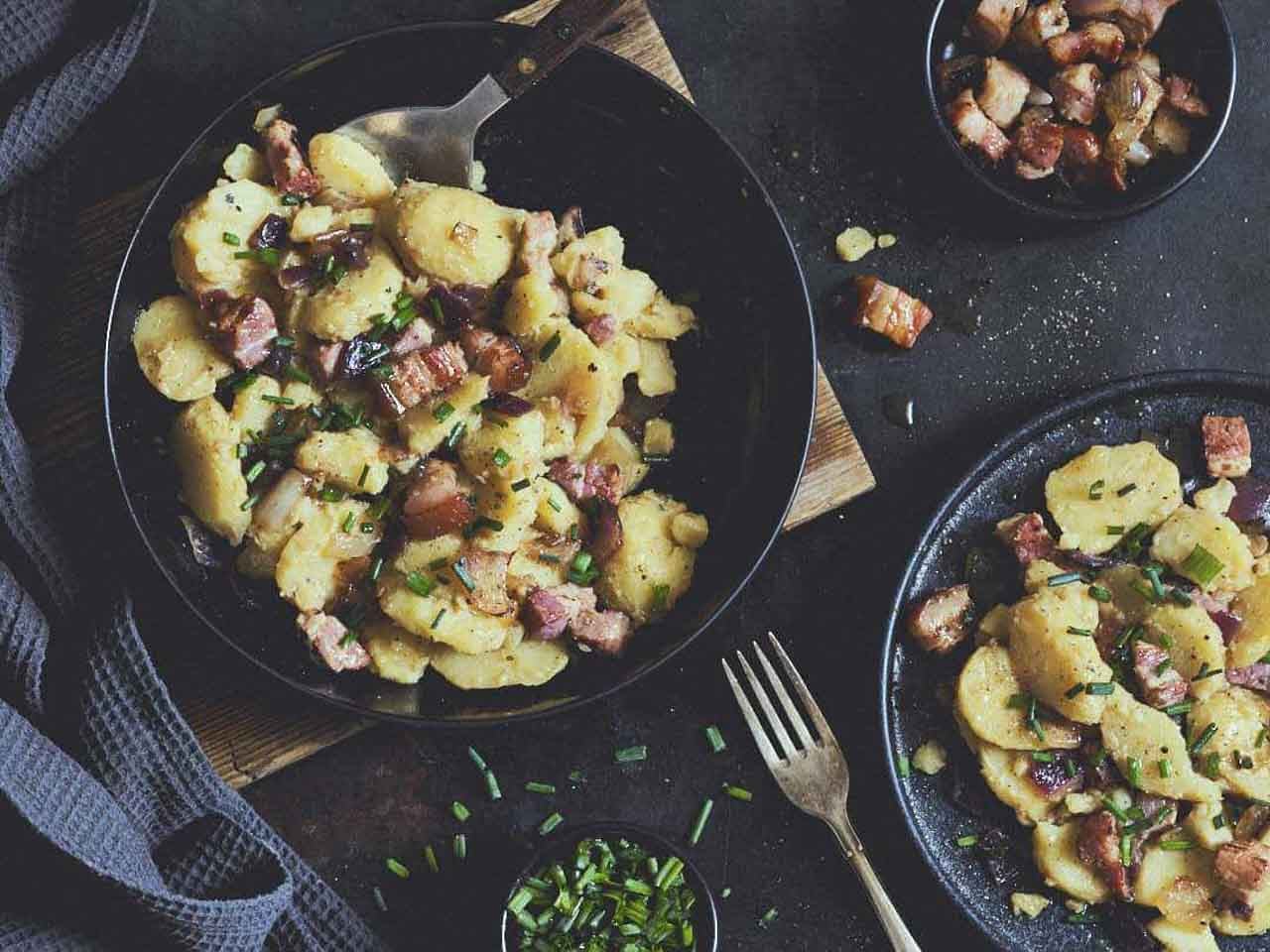 Klassieke aardappelsalade met spek