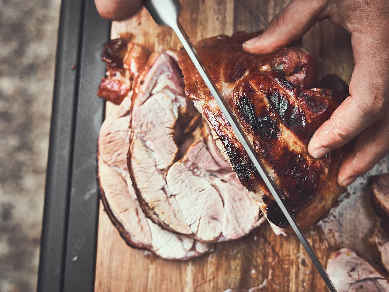 Kalkoenbraadstuk van de gasbarbecue