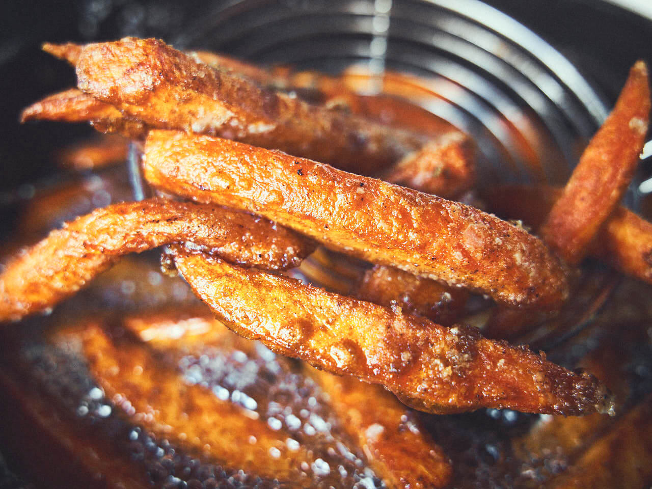 Süßkartoffel-Pommes aus dem Dutch Oven