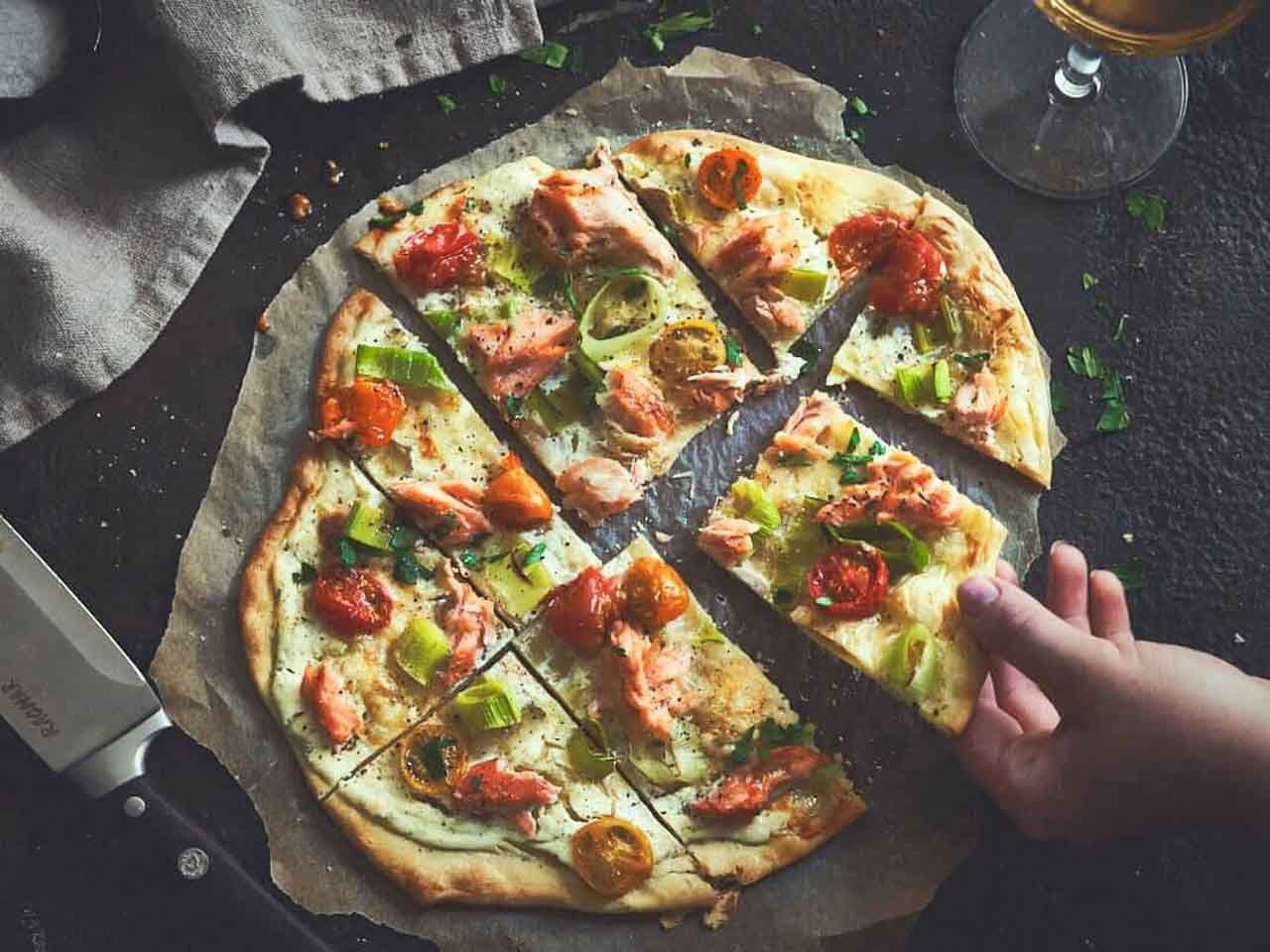 Flammkuchen mit Lachs und Porree