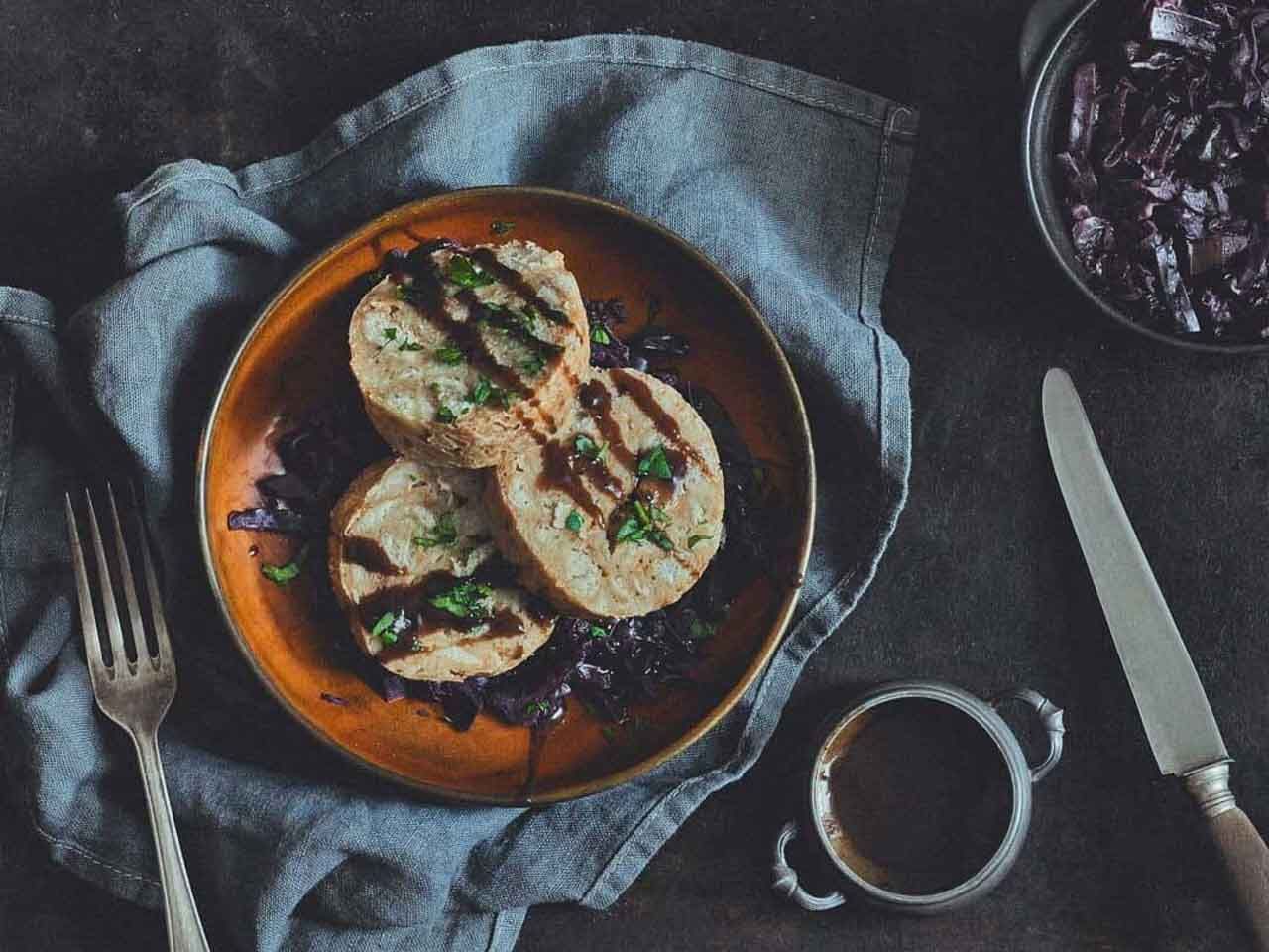 Serviettenknödel aus dem Dutch Oven