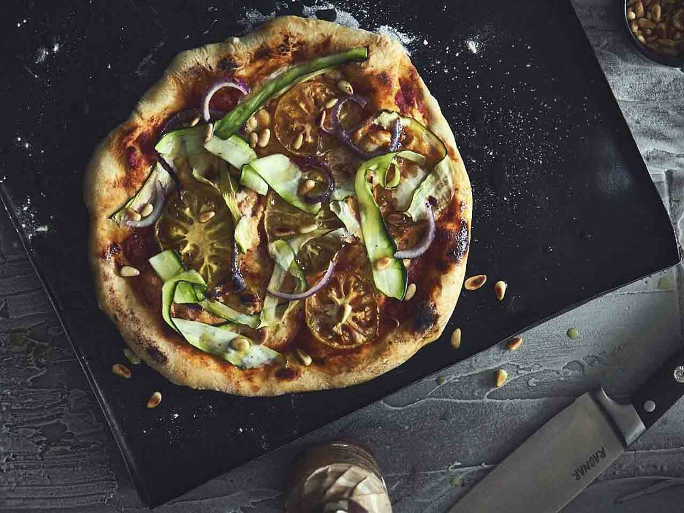Vegane Pizza mit Dinkel-Pizzateig