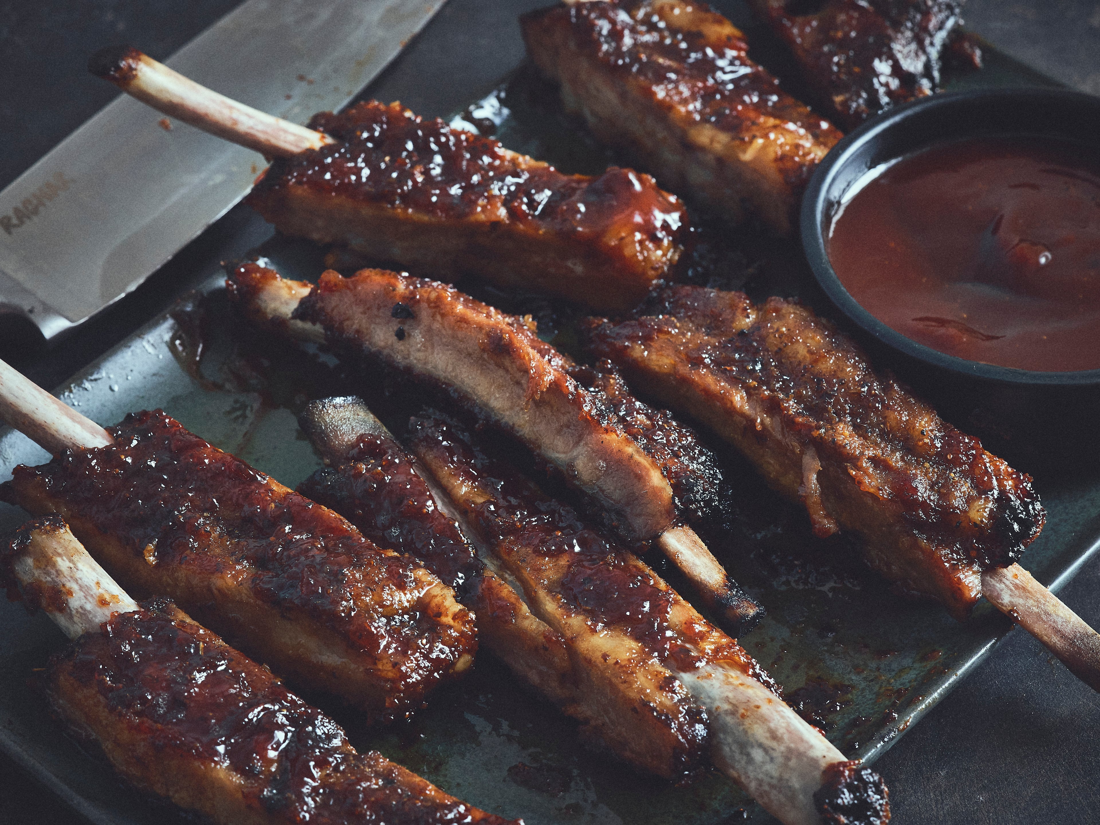 Baby Back Ribs von der Rotisserie